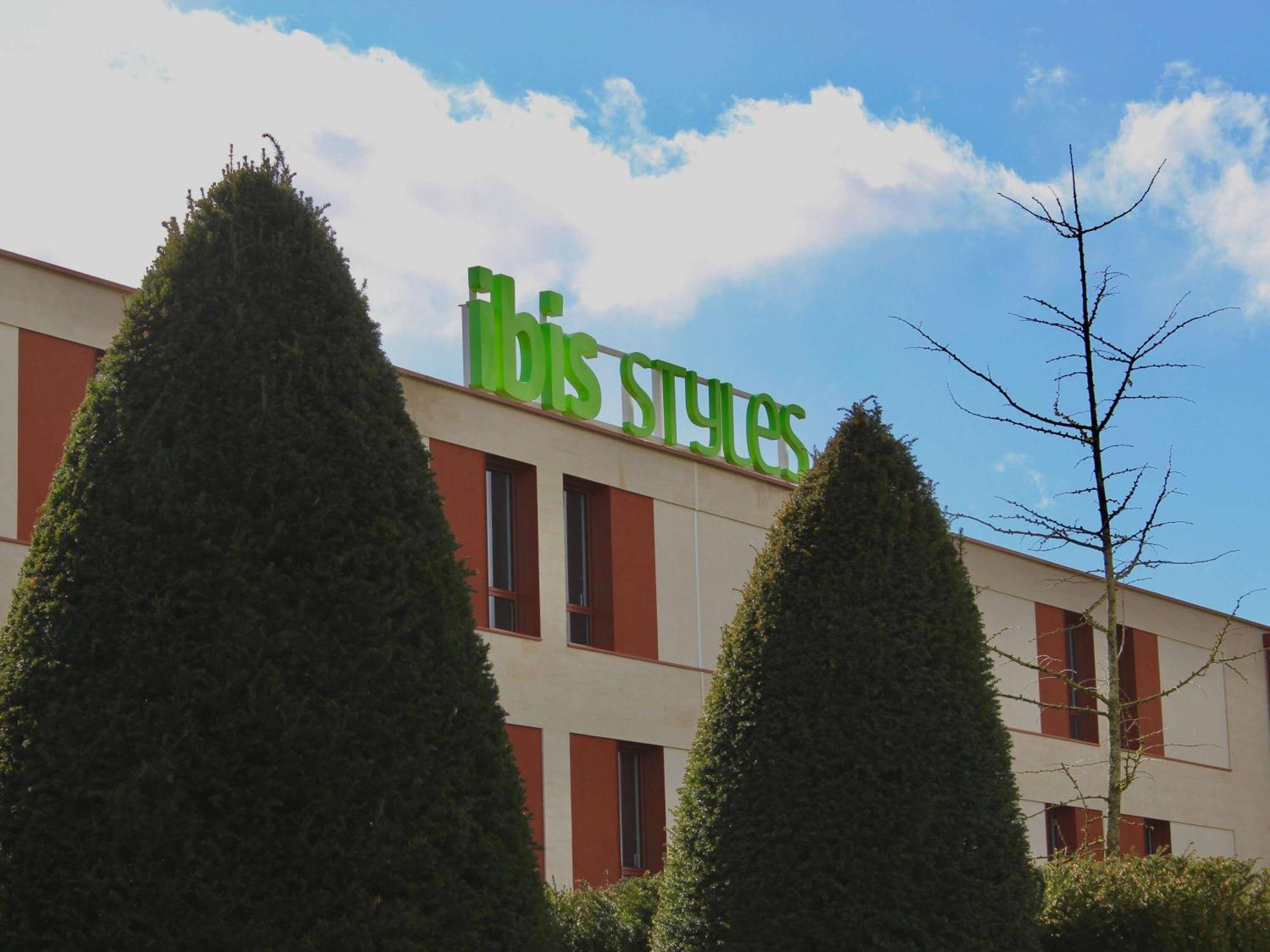 Ibis Styles Dijon Sud Domaine De Beauregard 21600 Longvic Hotell Eksteriør bilde